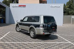 Mitsubishi Pajero 2012 Beige