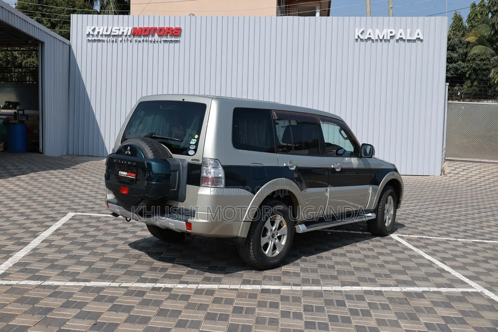 Mitsubishi Pajero 2012 Beige