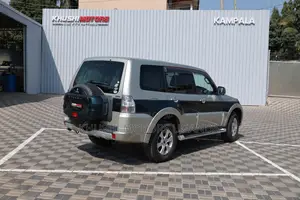 Mitsubishi Pajero 2012 Beige