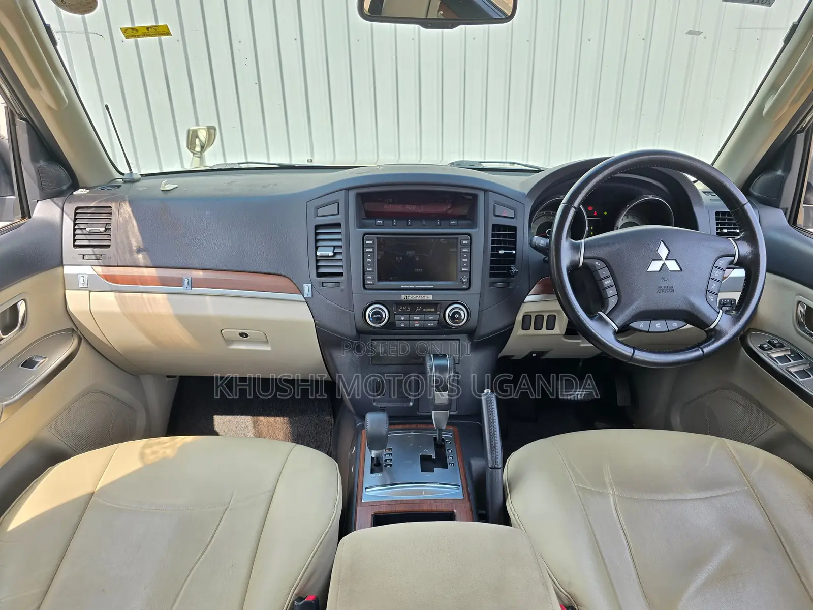 Mitsubishi Pajero 2012 Beige