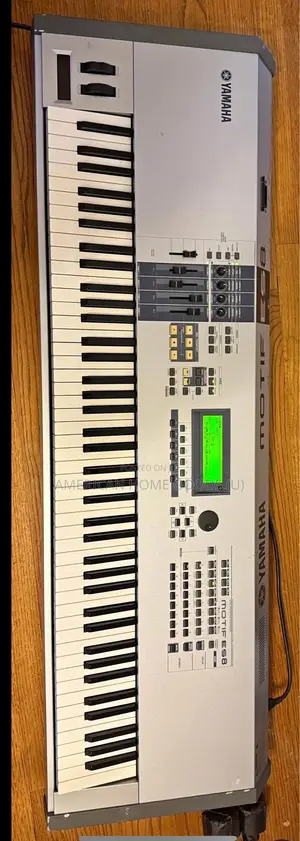 Yamaha Motif Es8, Weighted 88-keys Professional Keyboard