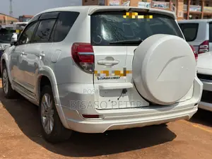 Toyota Vanguard 2012 White