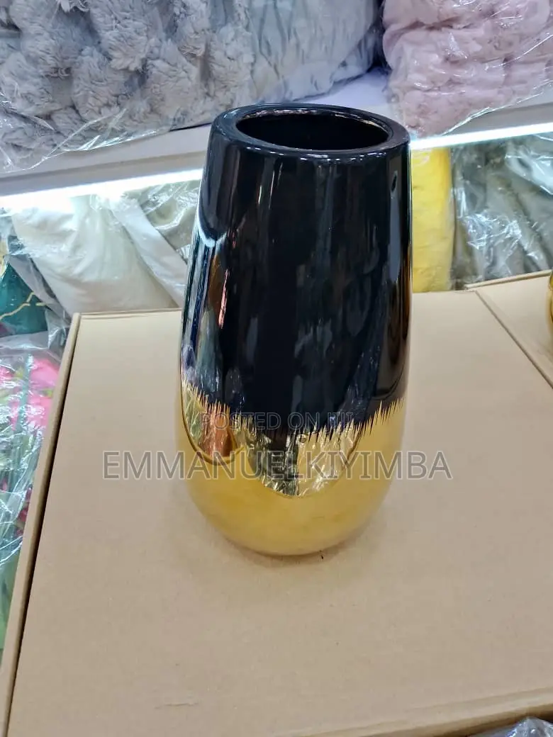 Flower Vase Black