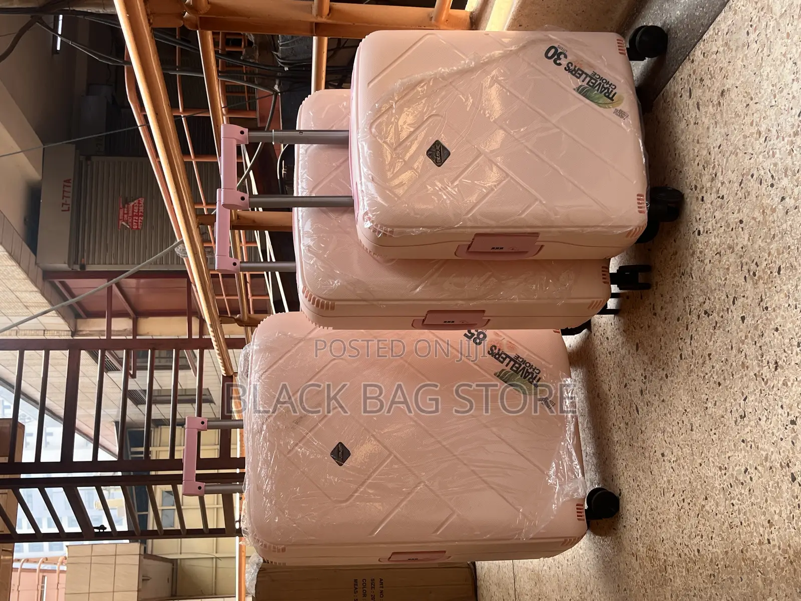 Suitcase - Travellers Choice 32ltrs