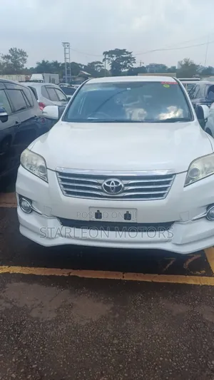 Toyota Vanguard 2013 White