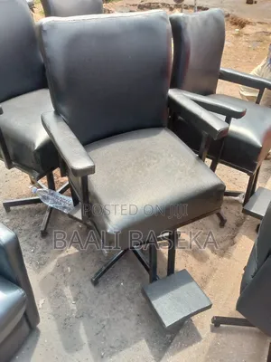 Standard Men's Chair/Salon Chair/Black