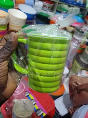 Plastic Cups With Covers 12pcs