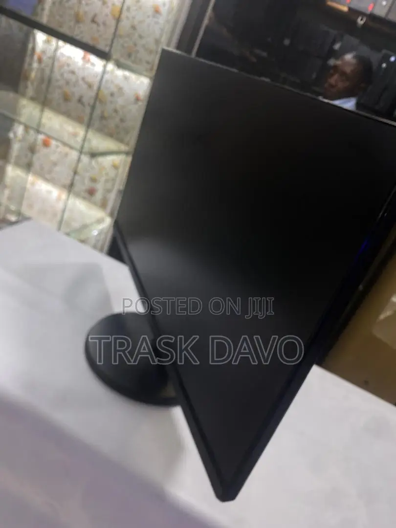 Desktop Computer HP 200 G4 All-in-One 8GB Intel Core I3 SSD 512GB