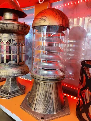 Standard Goldish Top Fance Security Light