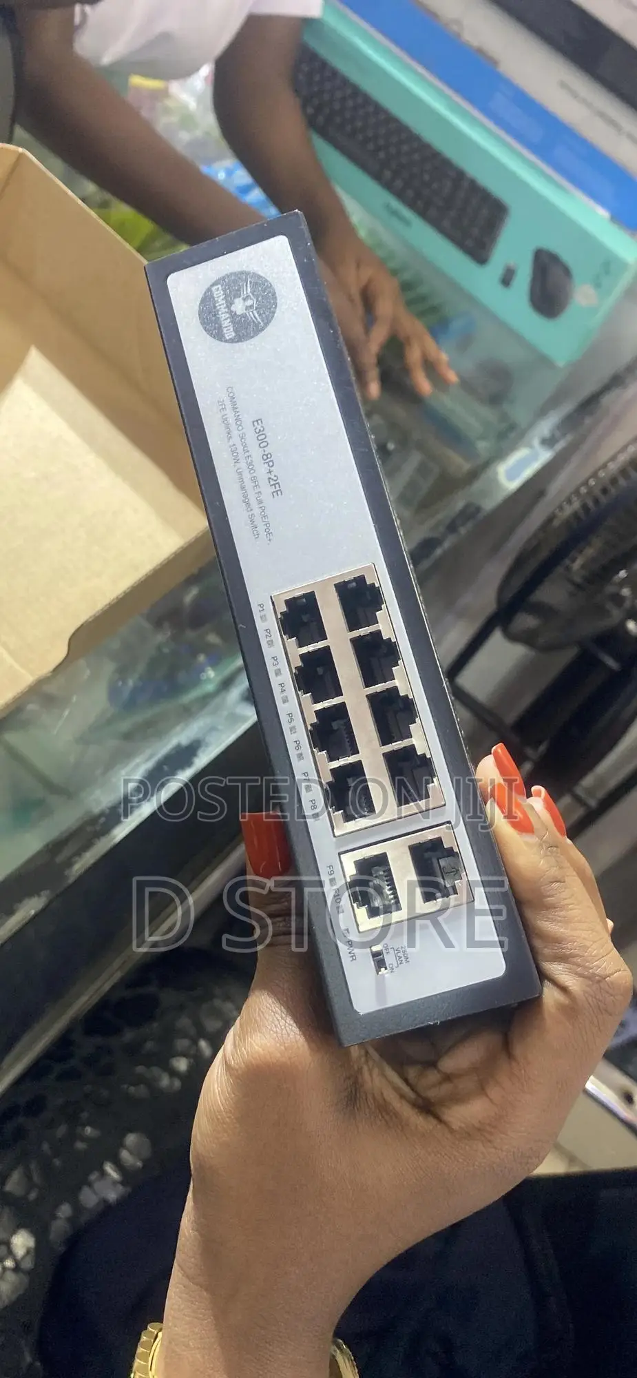 Commando Network Switch 8-Port