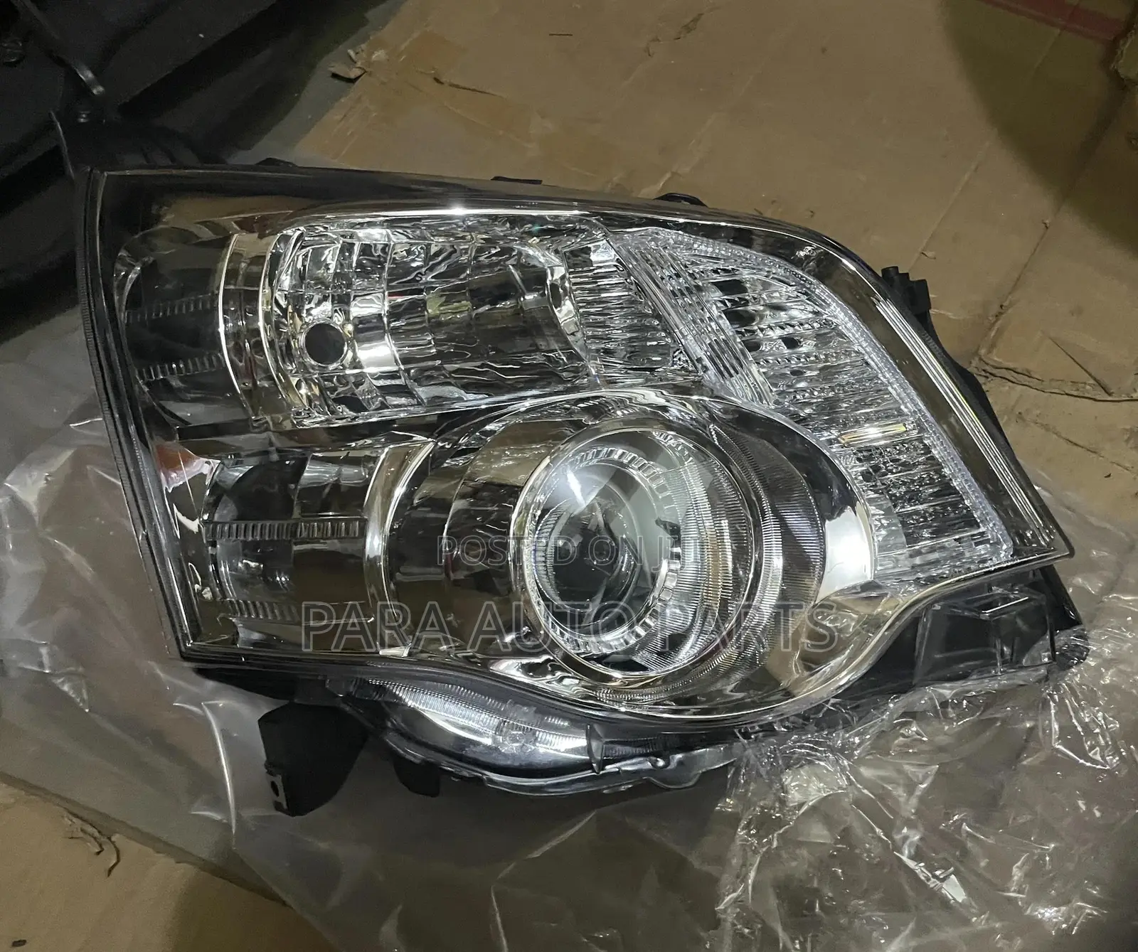 Noah Headlight 2010-2014