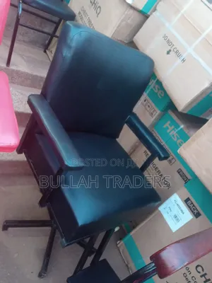 Saloon Barbers Chairs With Quality Leather