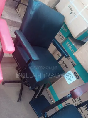 Saloon Barbers Chairs With Quality Leather