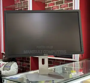 Dell Monitor 24 Inch Screen Ips Vga Dp Usb 3.0