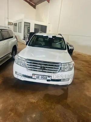 Toyota Land Cruiser 2015 White