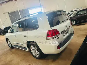 Toyota Land Cruiser 2015 White