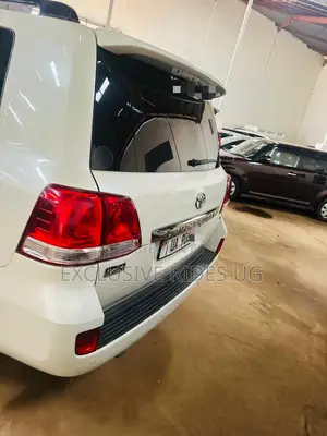 Toyota Land Cruiser 2015 White