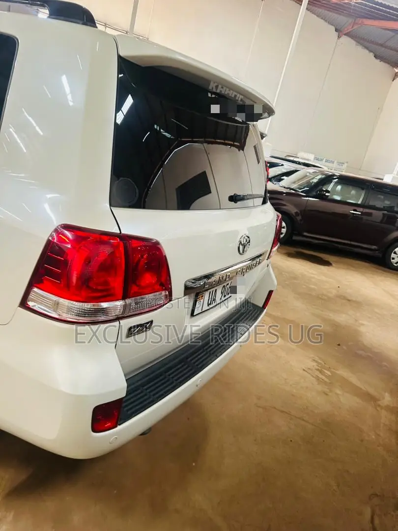 Toyota Land Cruiser 2015 White