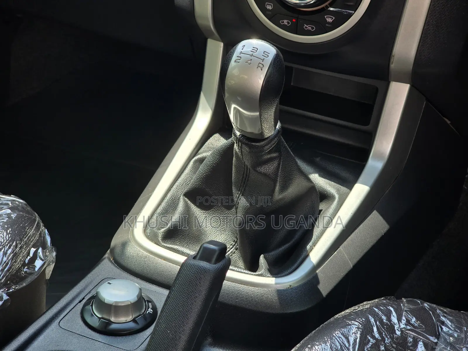 Isuzu D-MAX 2015 Gray
