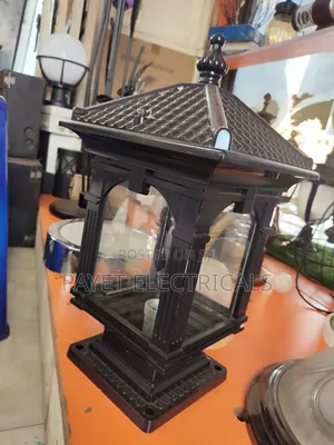 Black Classic Top Face Outdoor Light
