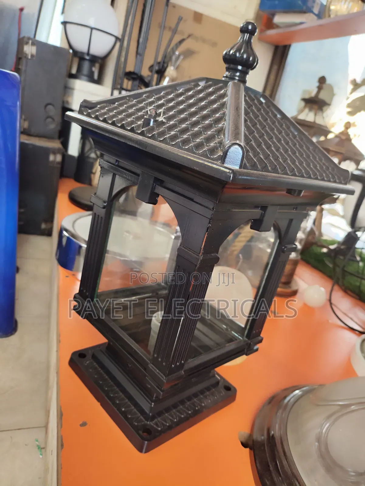 Black Classic Top Face Outdoor Light