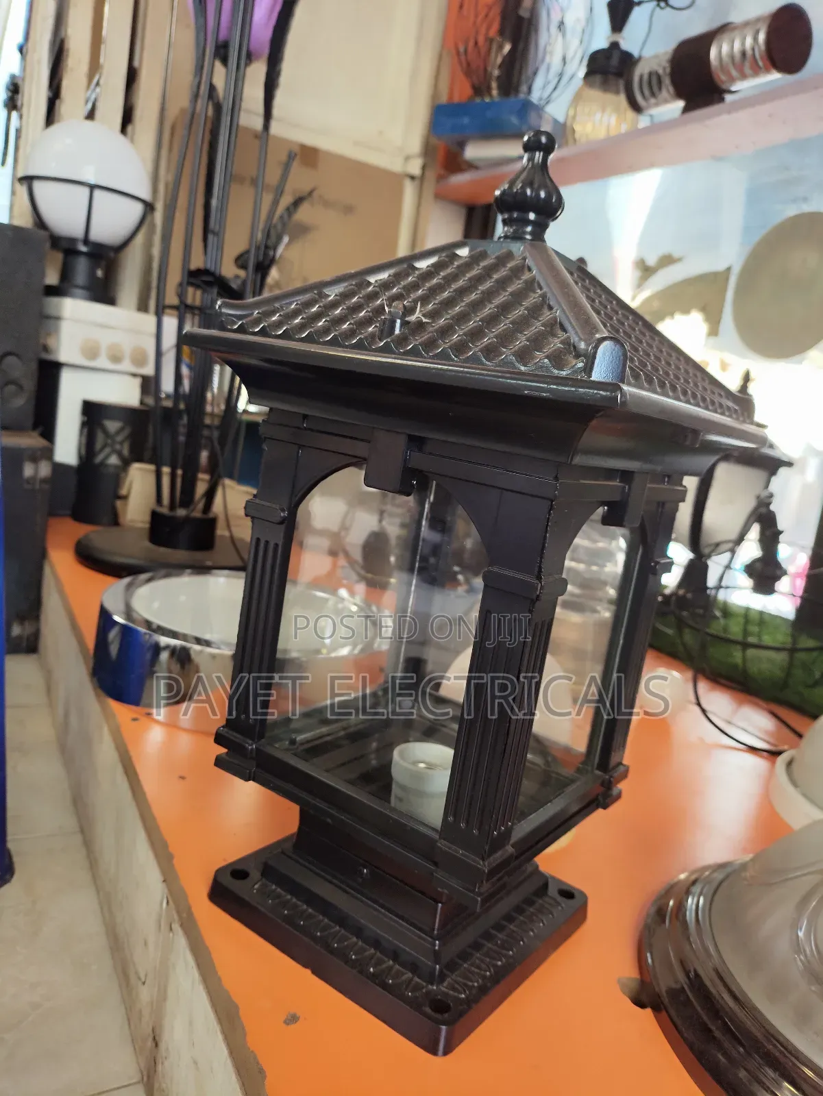 Black Classic Top Face Outdoor Light