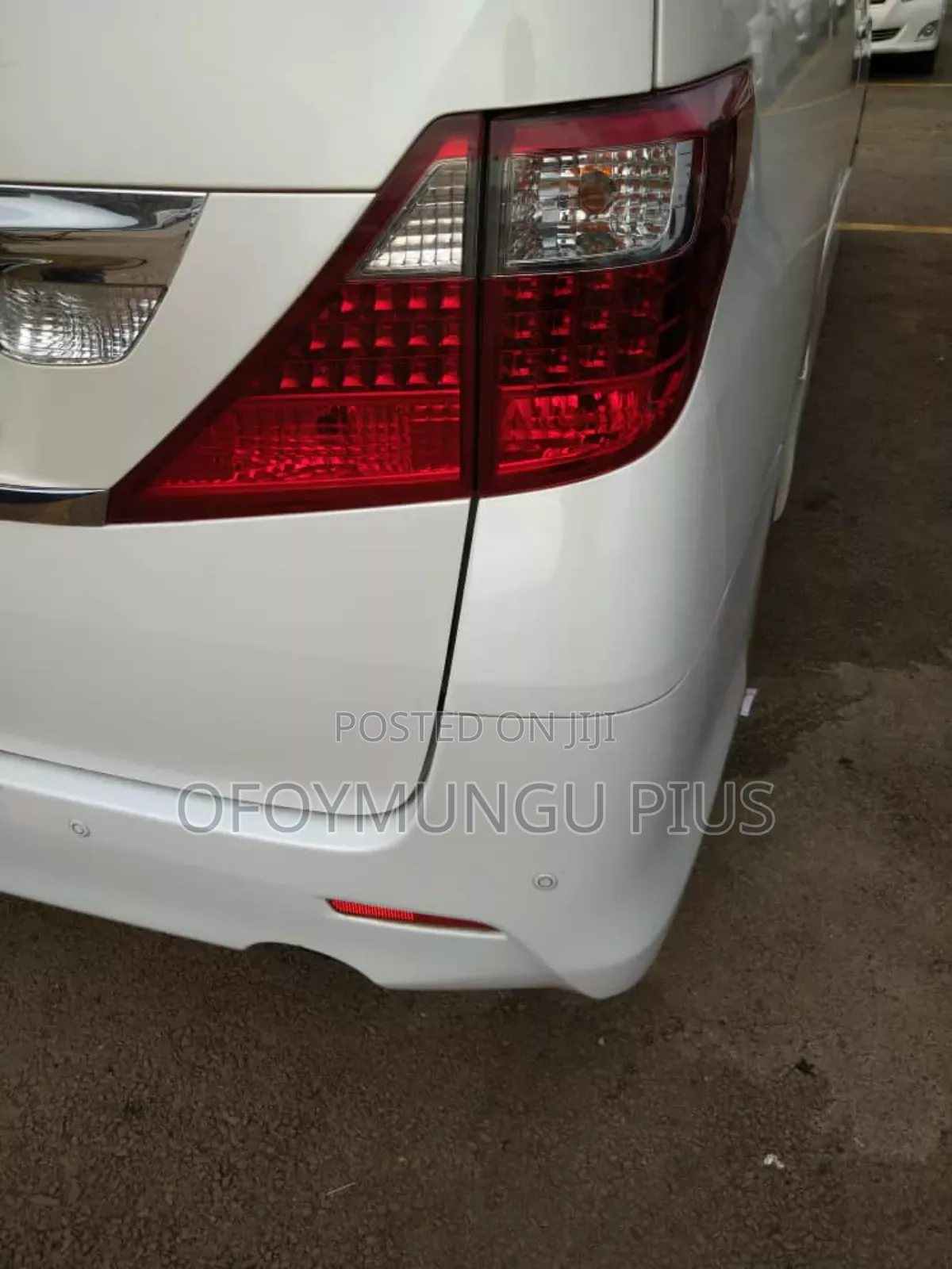 Toyota Alphard 2011 White