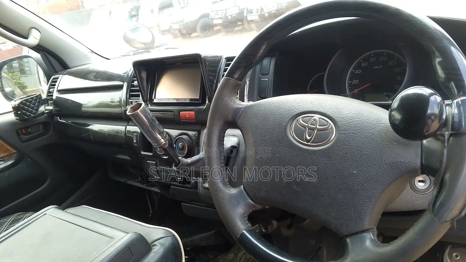 Toyota HiAce 2011 White