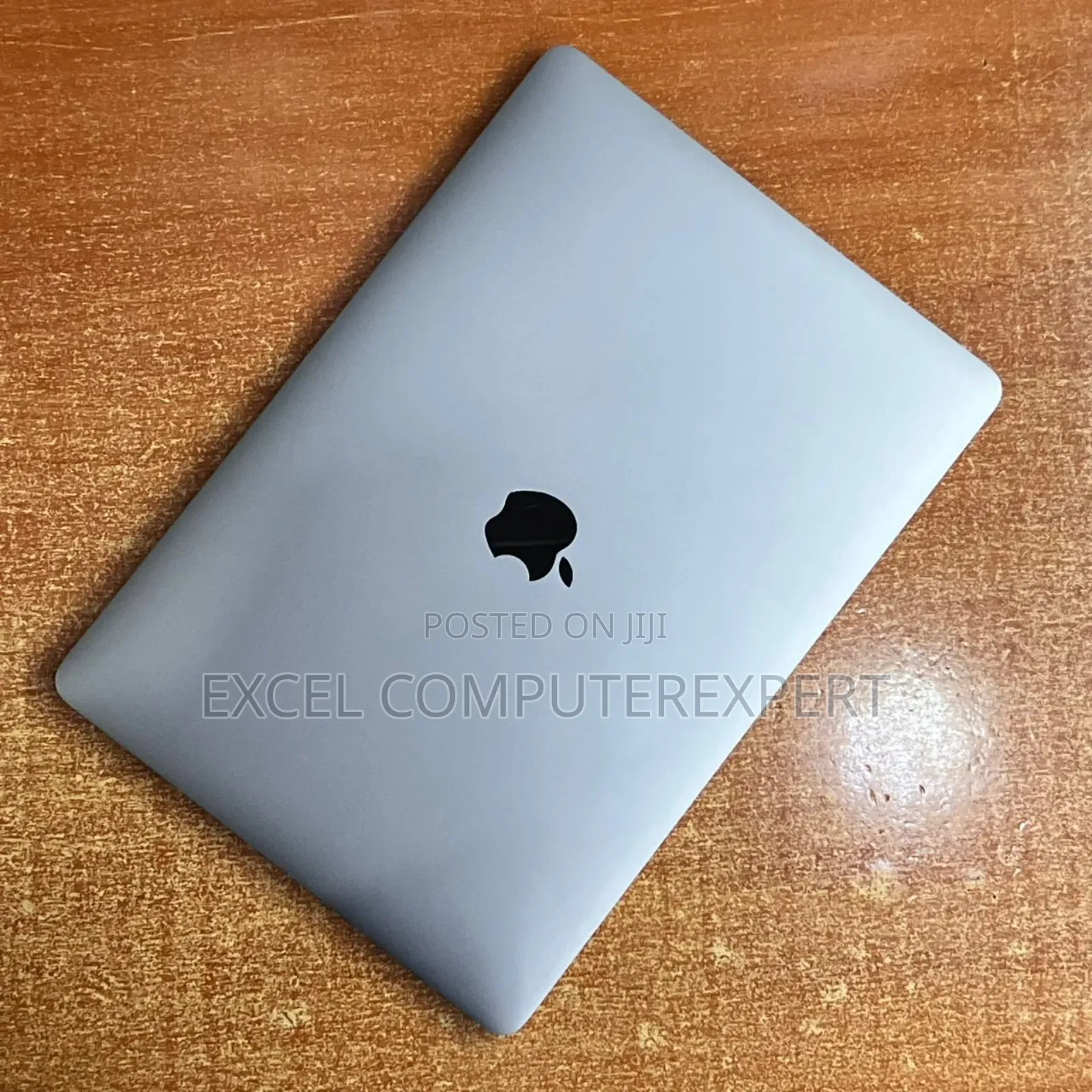 Laptop Apple MacBook Pro 2022 M2 8GB Apple M2 SSD 256GB