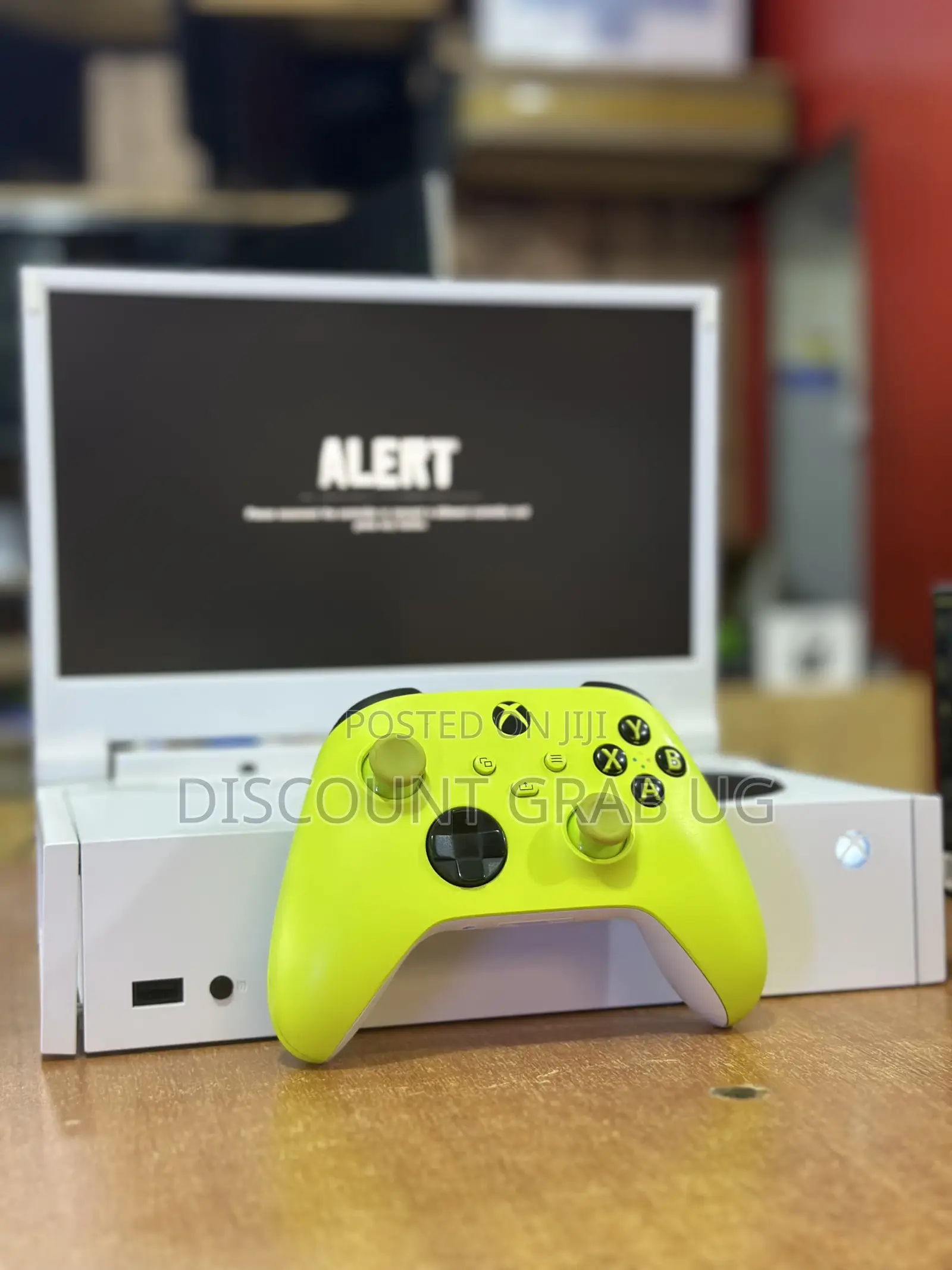 Portable Xbox Series S Screen With One Controller