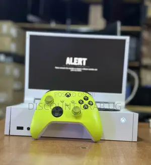 Portable Xbox Series S Screen With One Controller