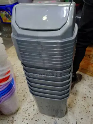 Swing Cover Plastic Dust Bins for Office Lodges Home