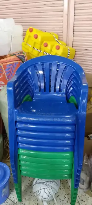 Armed Plastic Chairs Plastic Chairs
