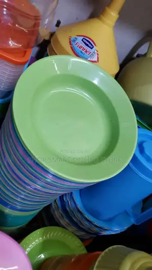 Nice Plastic Serving Plates 120pcs