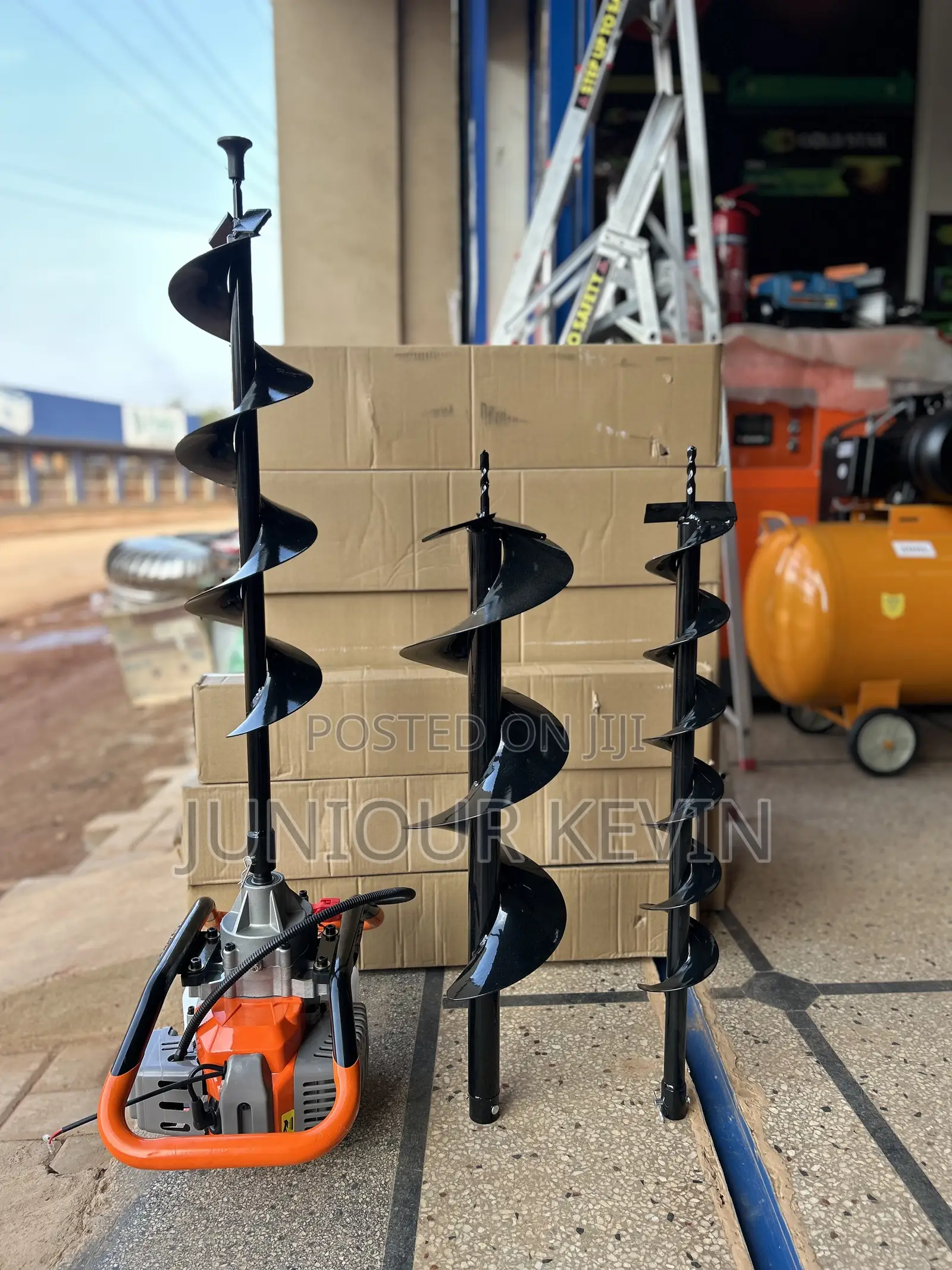 Earth Auger Machine With 3 Bits