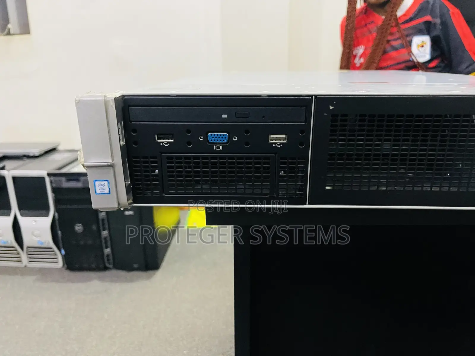 Server HP ProLiant DL380 Gen9 128GB Intel Xeon HDD+SSD 500GB