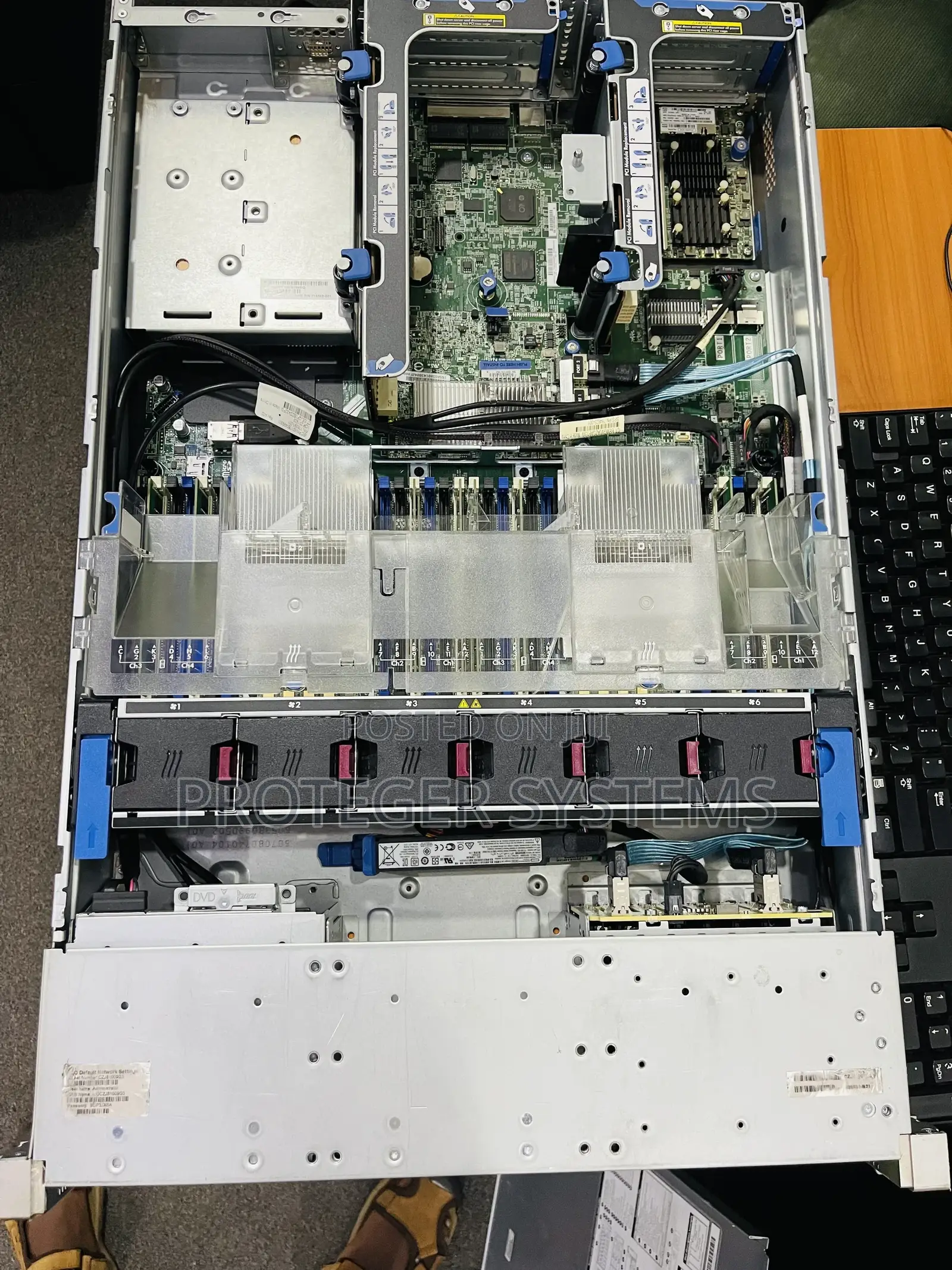 Server HP ProLiant DL380 Gen9 128GB Intel Xeon HDD+SSD 500GB