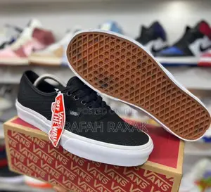 Original Black/White Vans Off The Wall Sneakers