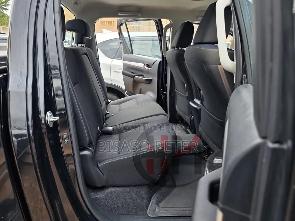 Toyota Hilux 2019 Black