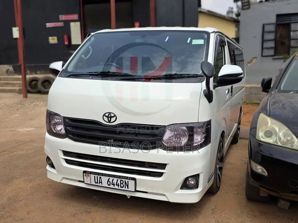 Toyota HiAce 2011 White