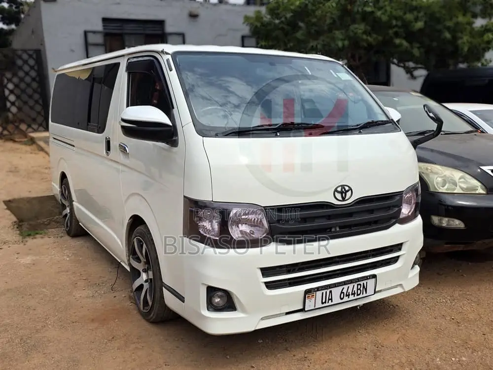 Toyota HiAce 2011 White