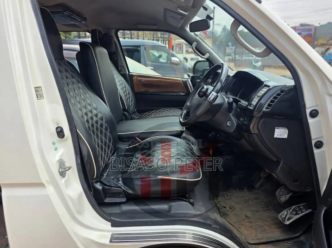 Toyota HiAce 2011 White
