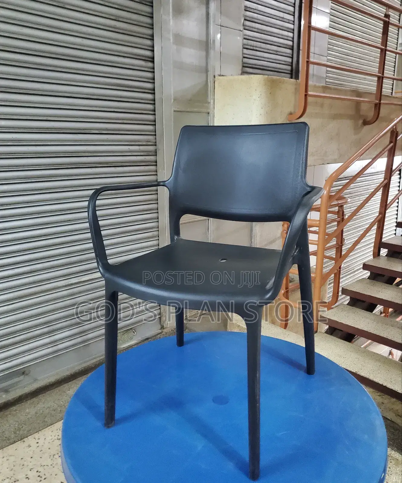 Tweede Hands Plastic Chairs Plastic Chairs