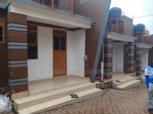 6bdrm House in Seguku Ntebe Rd, Central Division for sale