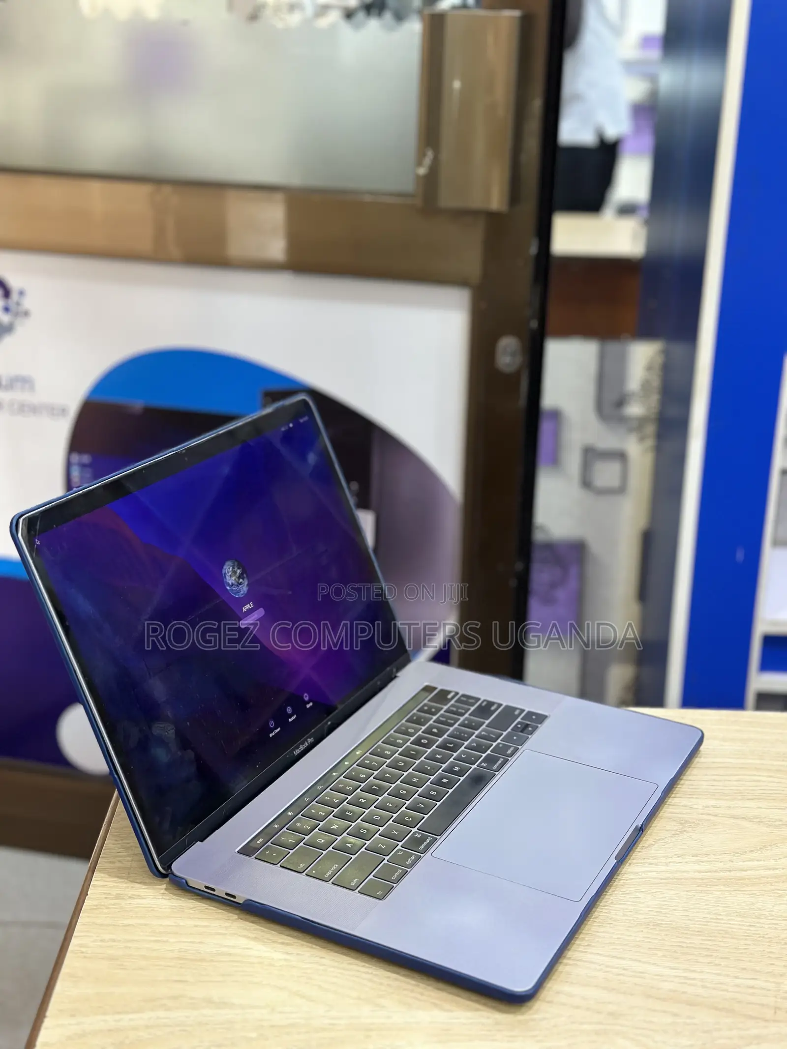 New Laptop Apple MacBook Pro 16GB Intel Core I7 SSD 512GB