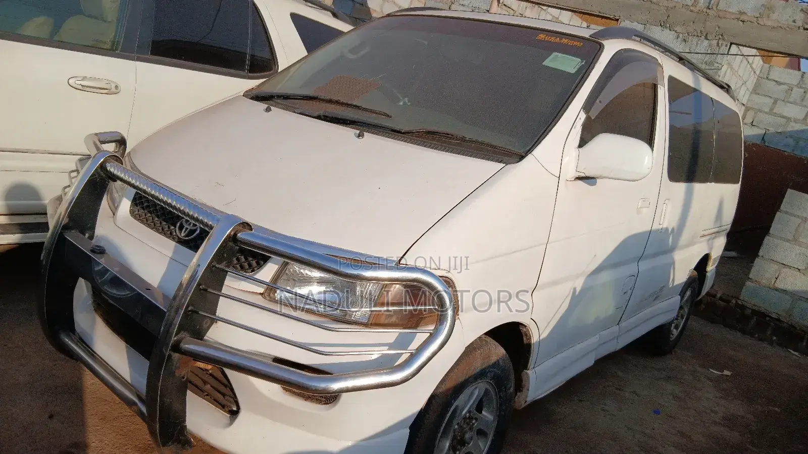 Toyota Regius 2001
