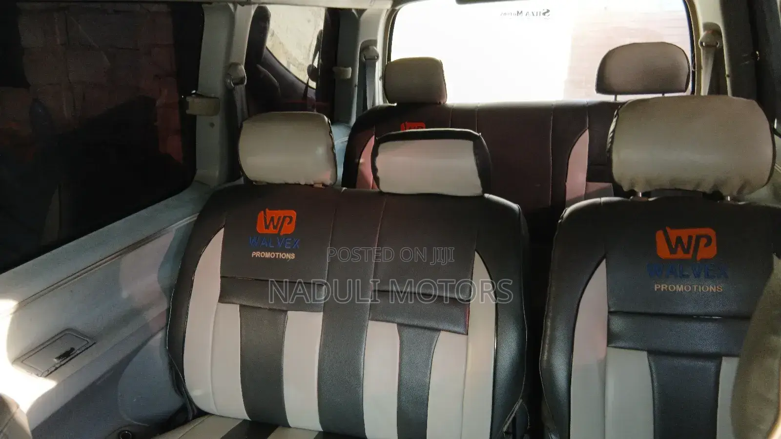 Toyota Regius 2001