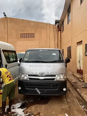 Toyota HiAce 2012 Silver