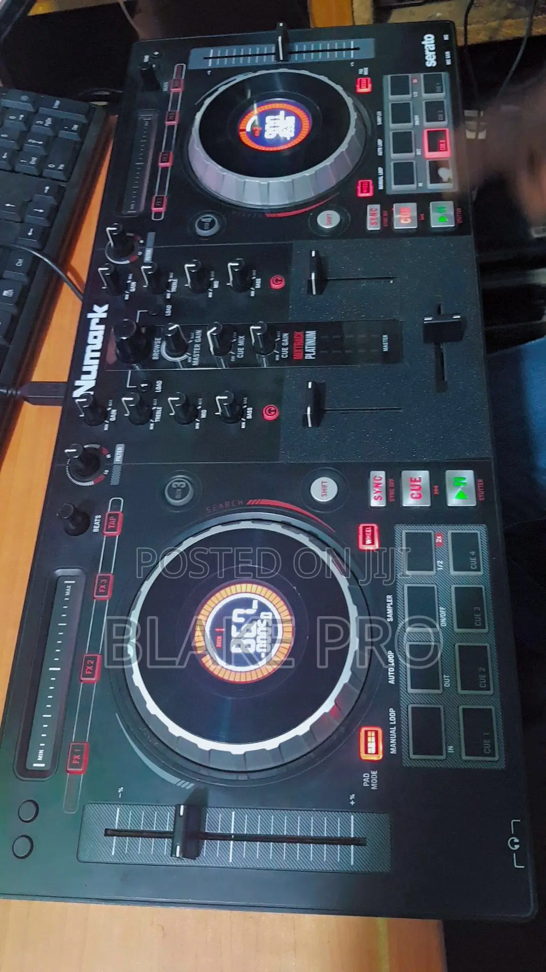 Numark Mixtrack Platinum 4 Deck Dj Controller
