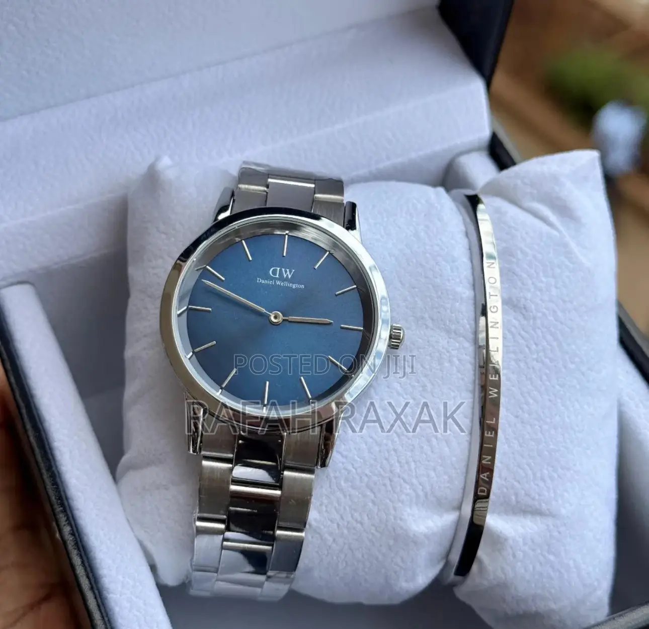 Original Women’S Silver Daniel Wellington Watch & A Bangle